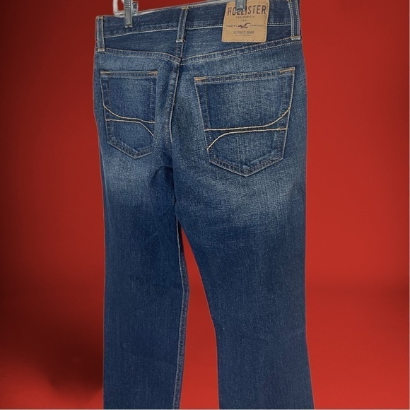 THE Hollister Skinny Med-Dark Wash Slight Factory Distressing and Fading 30 x 32 - Picture 7 of 13